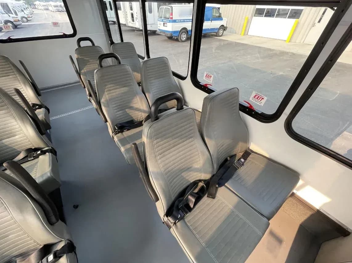 2022 Ford E350 StarTrans Shuttle Bus - Image 11