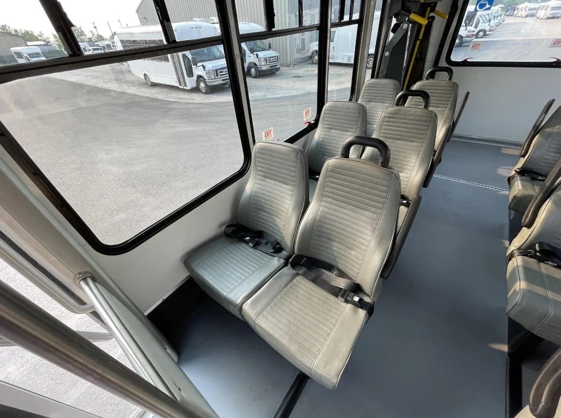 2022 Ford E350 StarTrans Shuttle Bus - Image 12