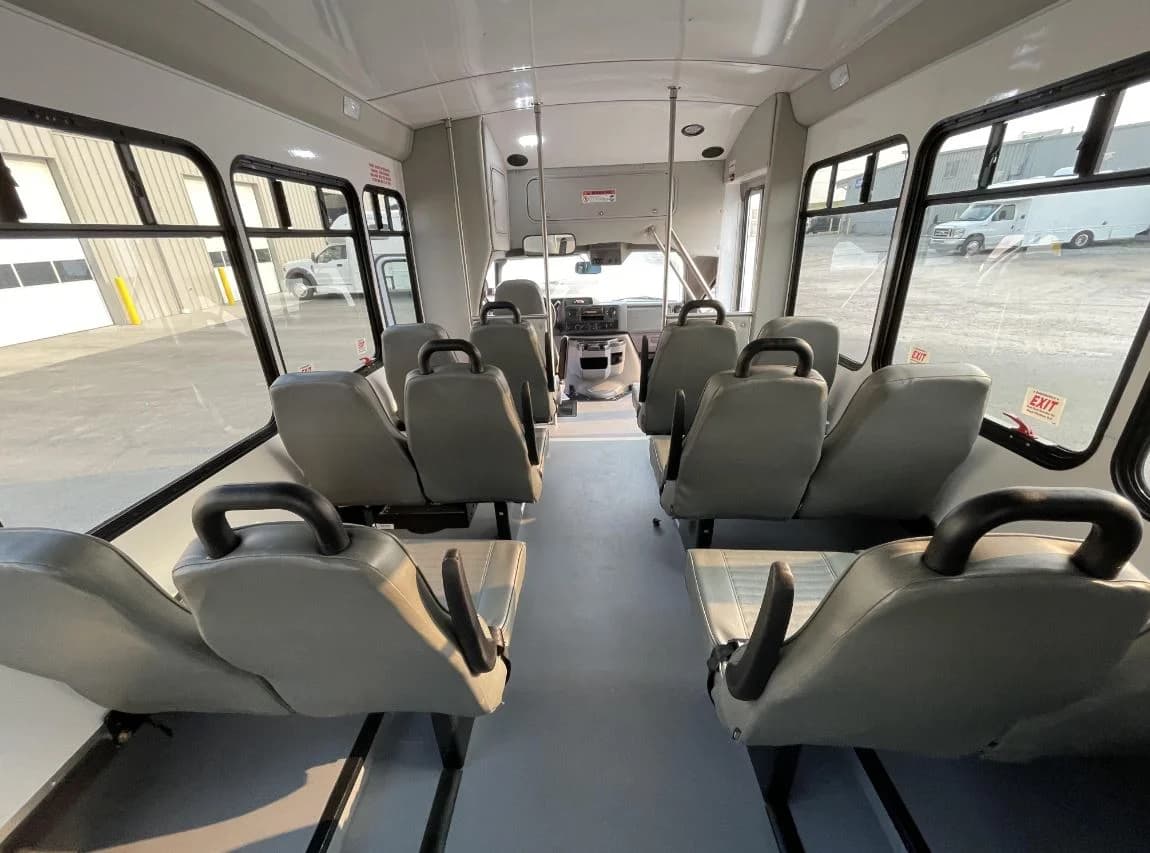 2022 Ford E350 StarTrans Shuttle Bus - Image 13
