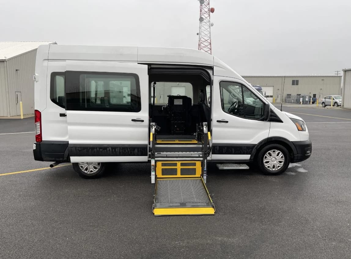 2022 Ford Transit 350 XL/XLT Passenger Van - Image 3