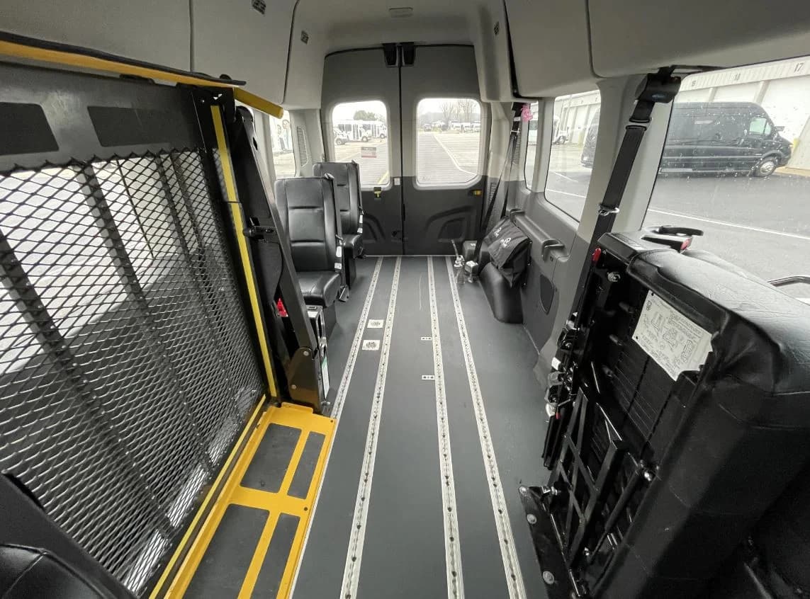2022 Ford Transit 350 XL/XLT Passenger Van - Image 7
