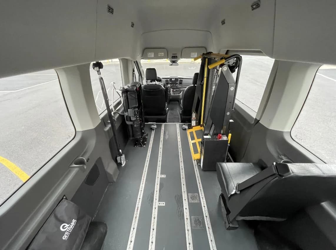2022 Ford Transit 350 XL/XLT Passenger Van - Image 8