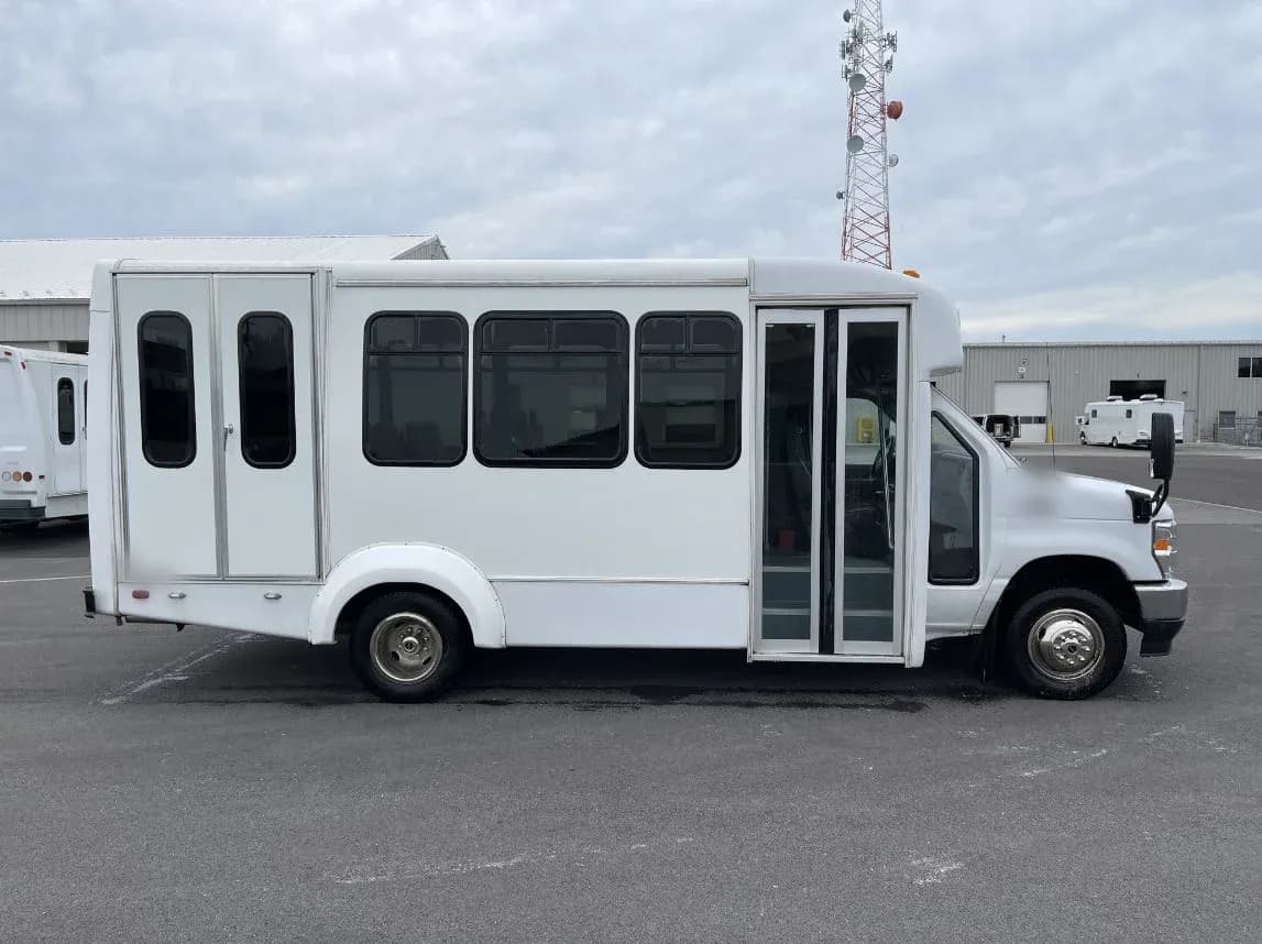 2021 Ford E350 Shuttle Bus - Image 2