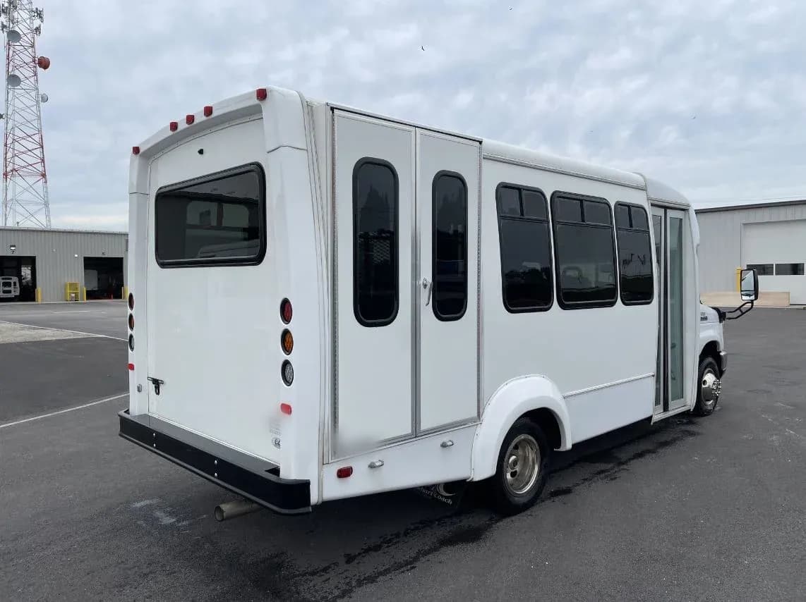 2021 Ford E350 Shuttle Bus - Image 3
