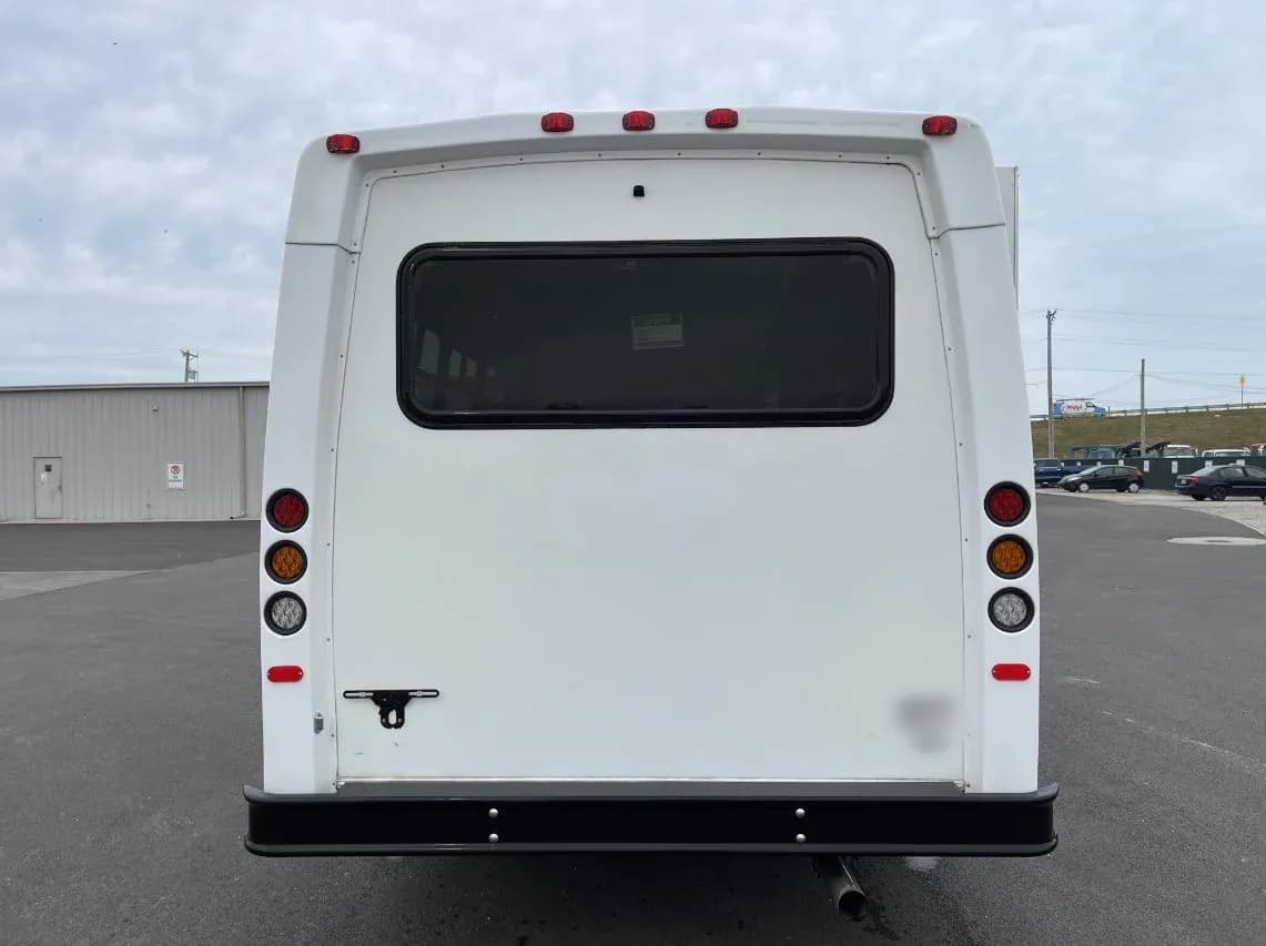 2021 Ford E350 Shuttle Bus - Image 4