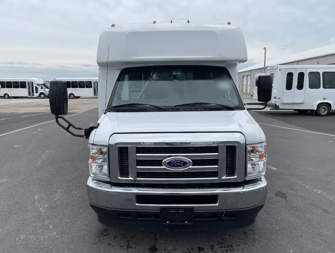 2021 Ford E350 Shuttle Bus - Image 6