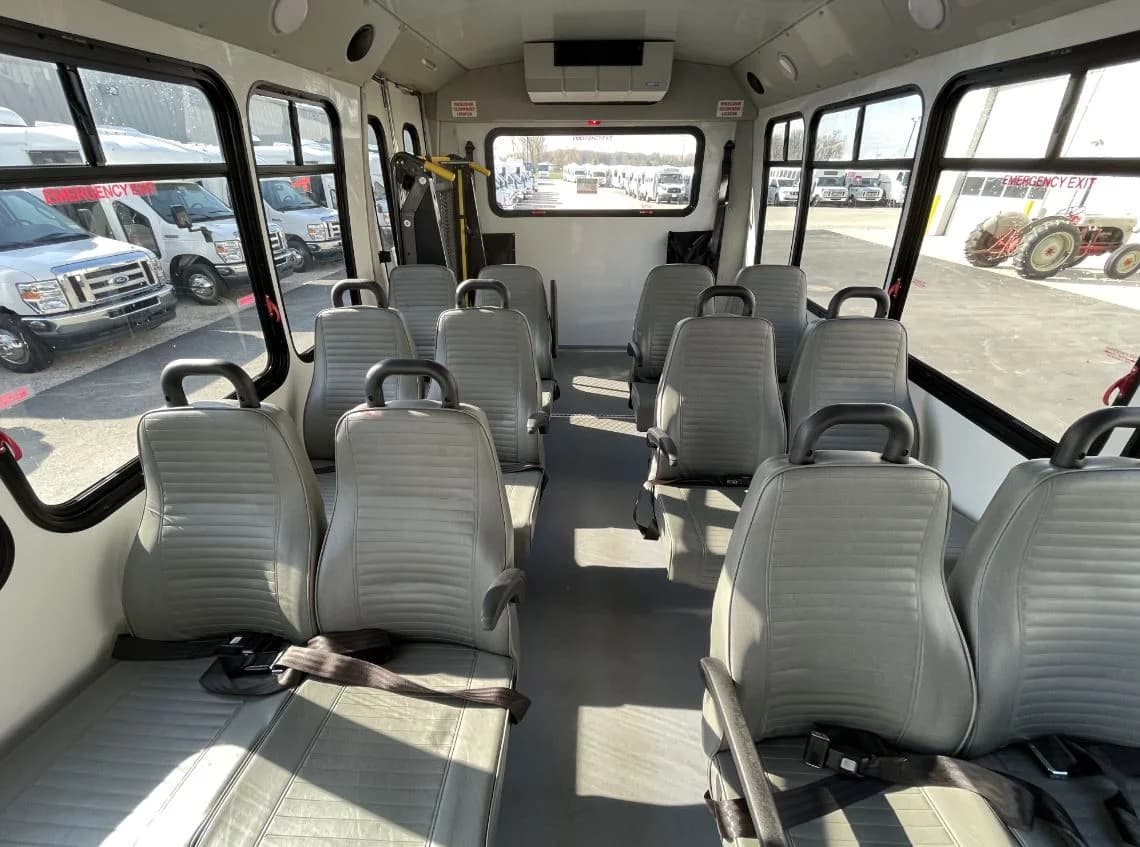 2021 Ford E350 Shuttle Bus - Image 7