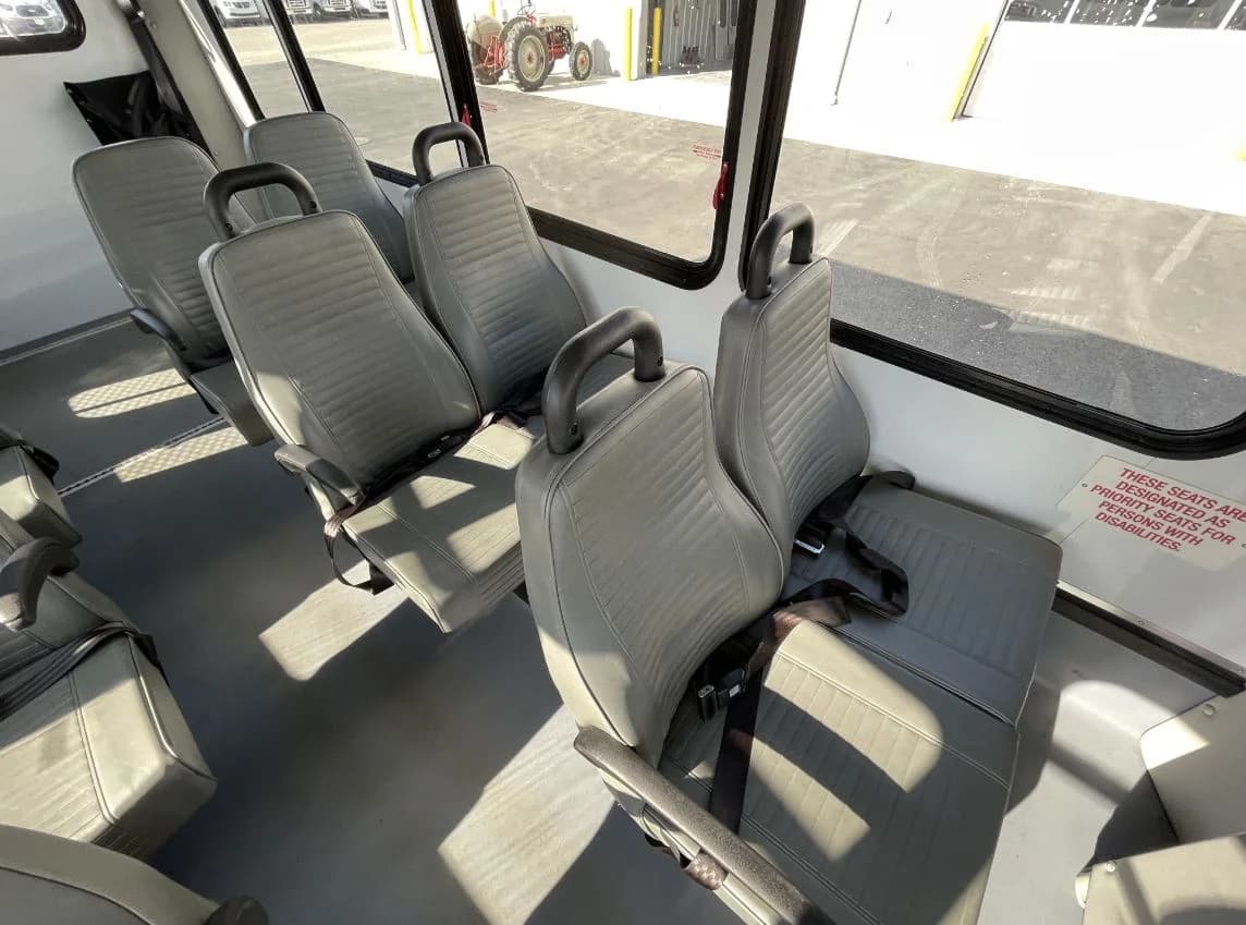 2021 Ford E350 Shuttle Bus - Image 8