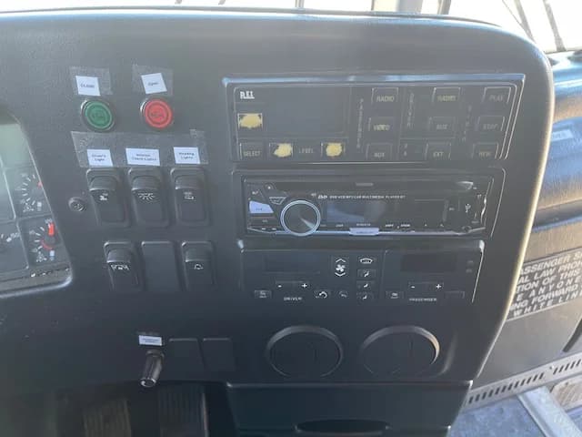 2006 Prevost LeMirage XL 2 Coach - Image 51
