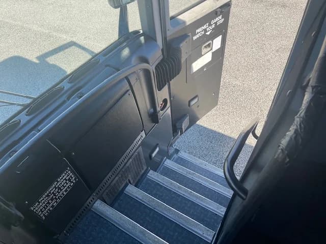 2006 Prevost LeMirage XL 2 Coach - Image 70