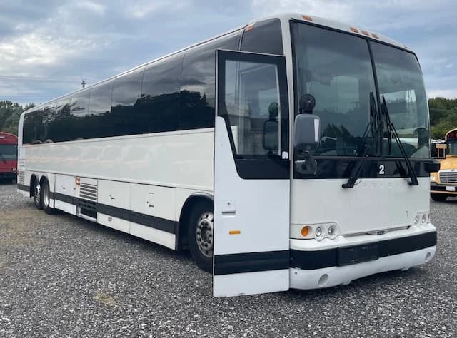 2006 Prevost LeMirage XL 2 Coach - Image 1