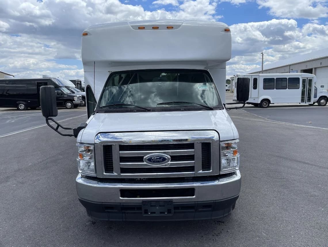 2022 Ford E350 StarTrans Shuttle Bus - Image 5