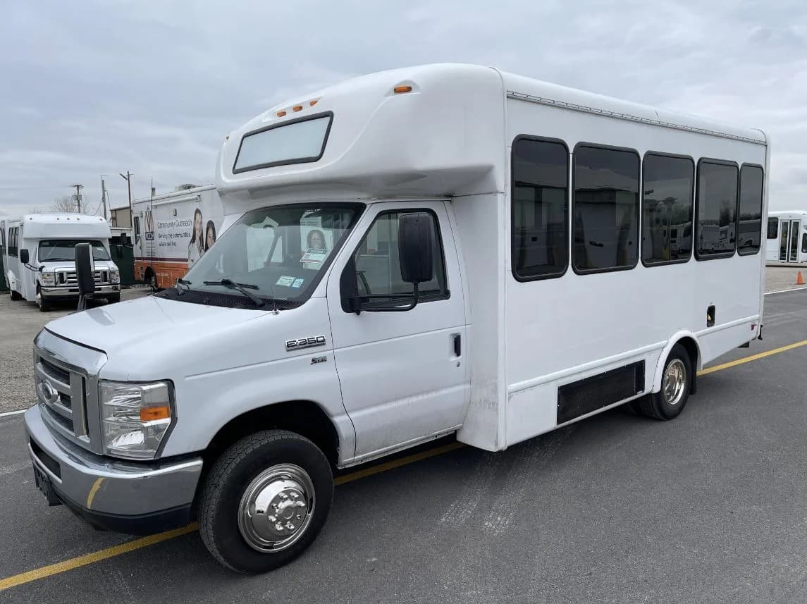 2019 Ford E350 Starcraft Shuttle Bus - Image 1