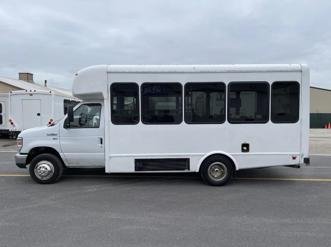 2019 Ford E350 Starcraft Shuttle Bus - Image 2