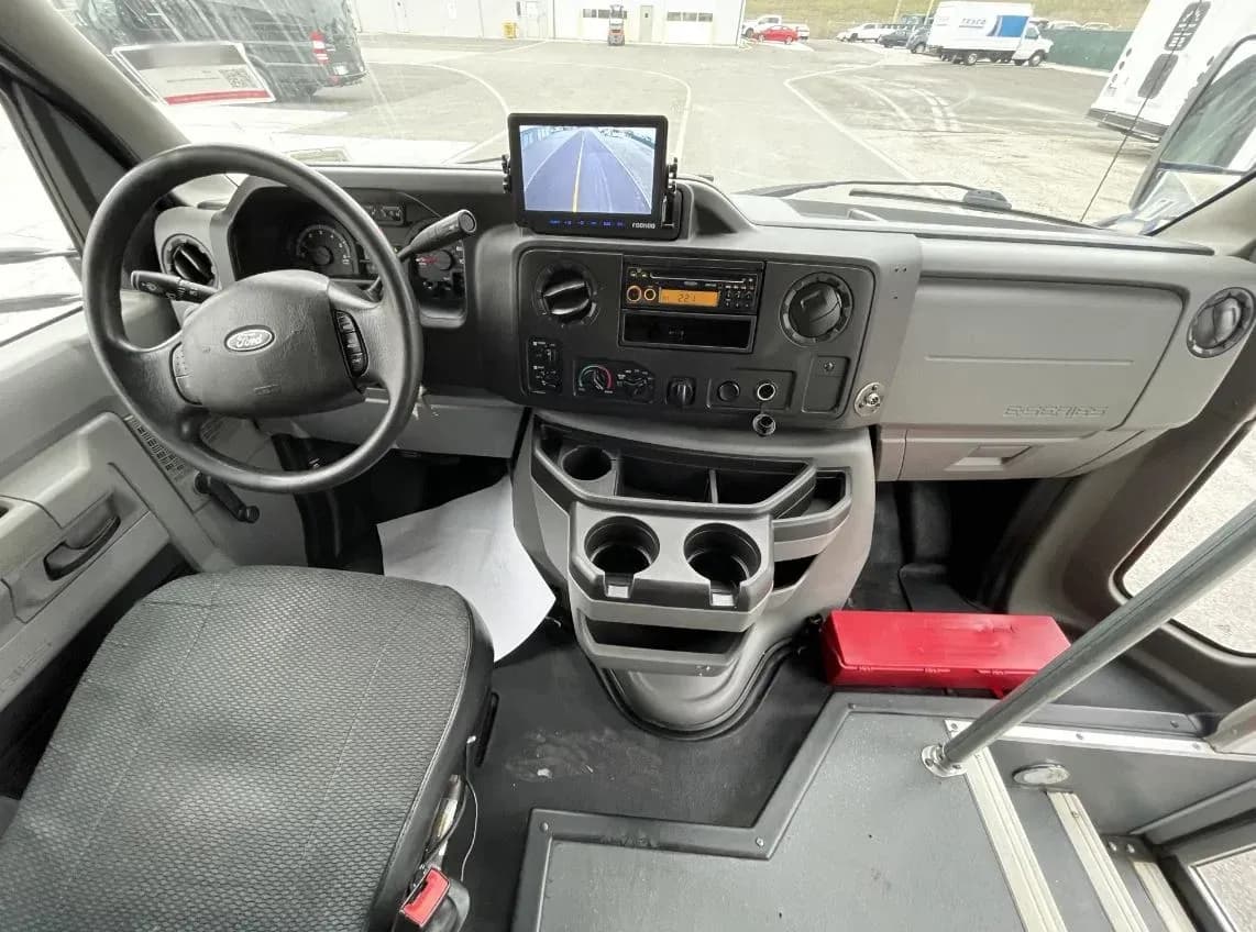 2019 Ford E350 Starcraft Shuttle Bus - Image 6