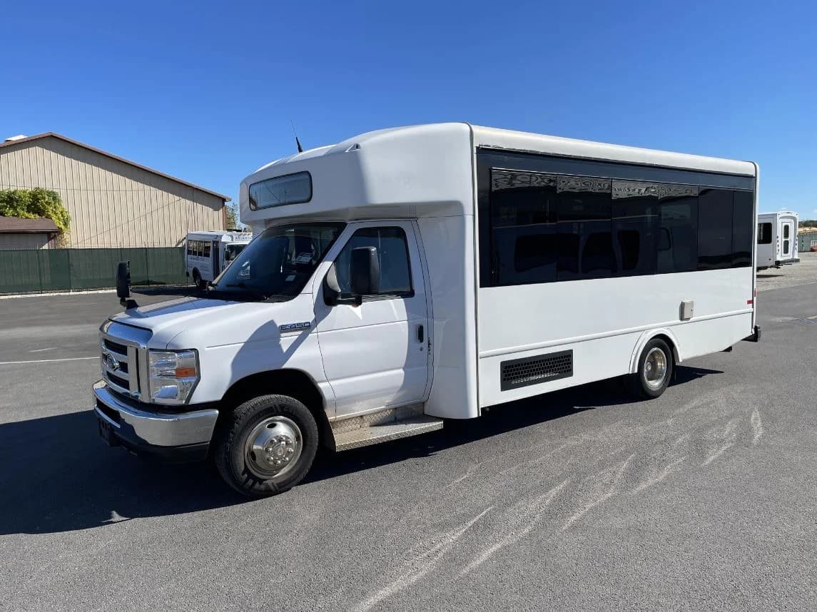 2017 Ford E450 Turtle Top Shuttle Bus - Image 4