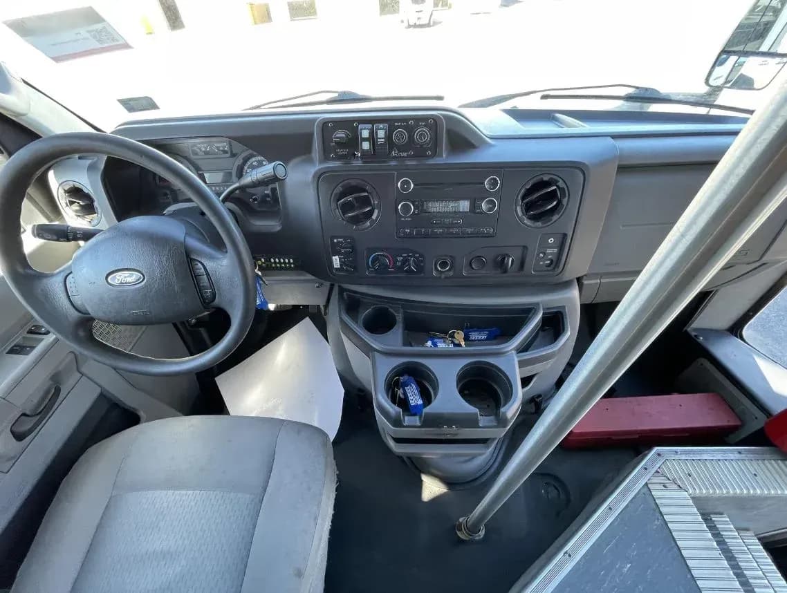 2017 Ford E450 Turtle Top Shuttle Bus - Image 8