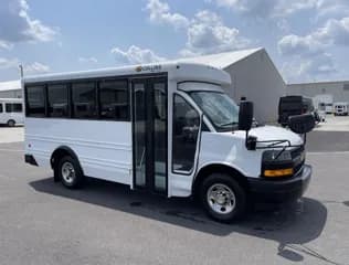 2020 Chevrolet Express 3500 bus