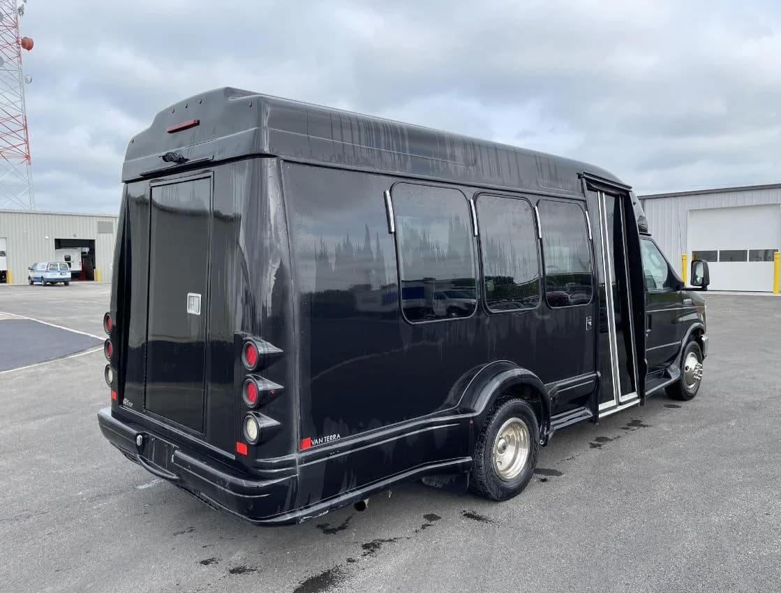 2017 Ford E450 Turtle Top Shuttle Bus - Image 2