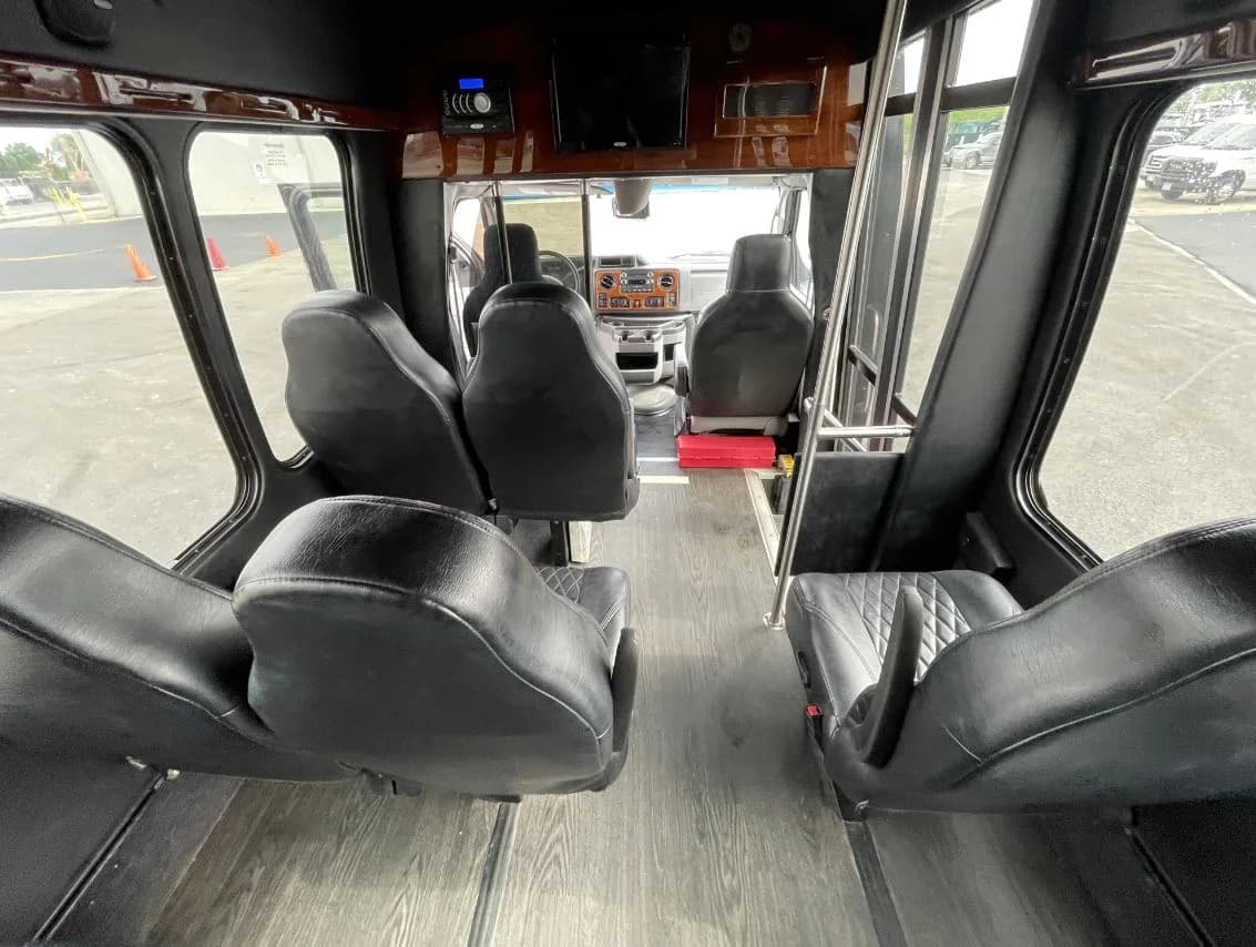 2017 Ford E450 Turtle Top Shuttle Bus - Image 7