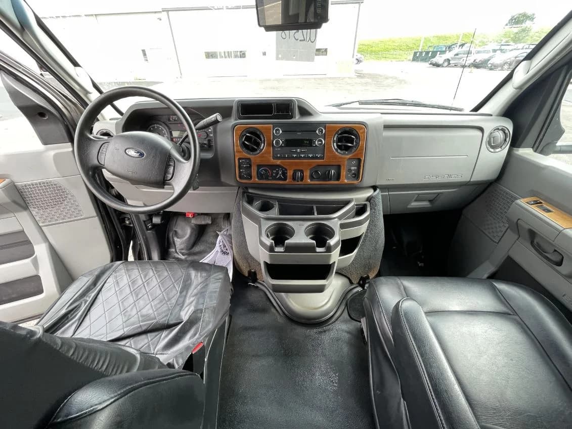 2017 Ford E450 Turtle Top Shuttle Bus - Image 8