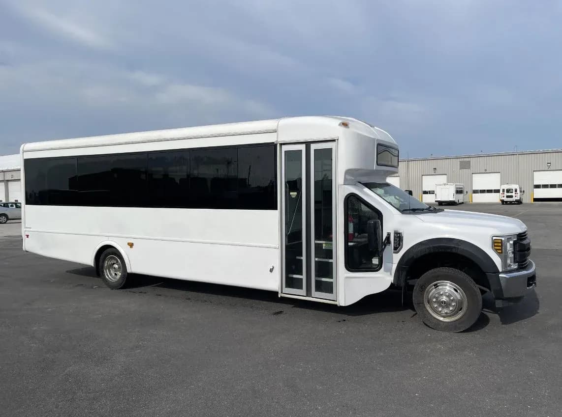 2019 Ford F550 Glaval Shuttle Bus - Image 1