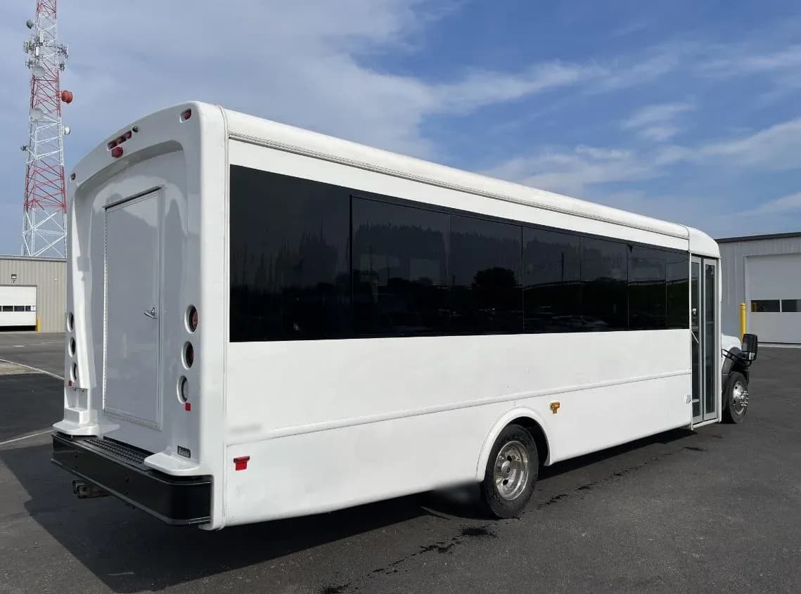 2019 Ford F550 Glaval Shuttle Bus - Image 2