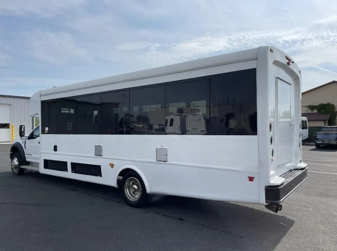 2019 Ford F550 Glaval Shuttle Bus - Image 3