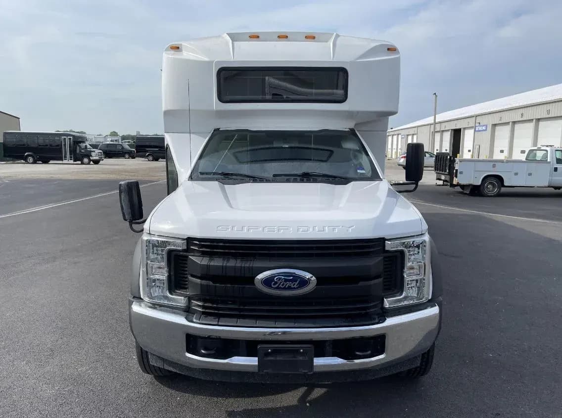 2019 Ford F550 Glaval Shuttle Bus - Image 5