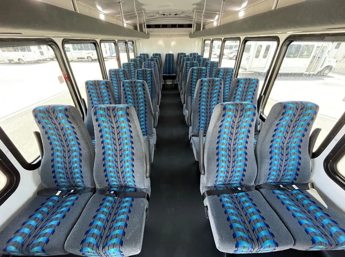 2019 Ford F550 Glaval Shuttle Bus - Image 6