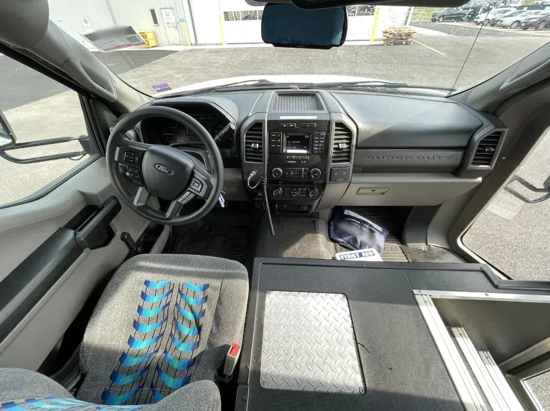 2019 Ford F550 Glaval Shuttle Bus - Image 8