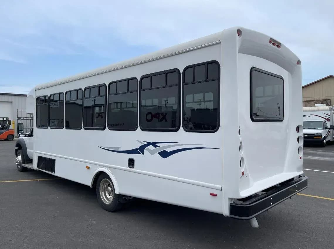 2016 Ford F550 Starcraft Shuttle Bus - Image 3
