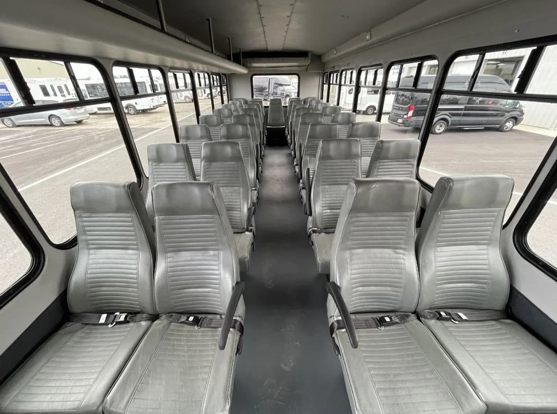 2016 Ford F550 Starcraft Shuttle Bus - Image 6