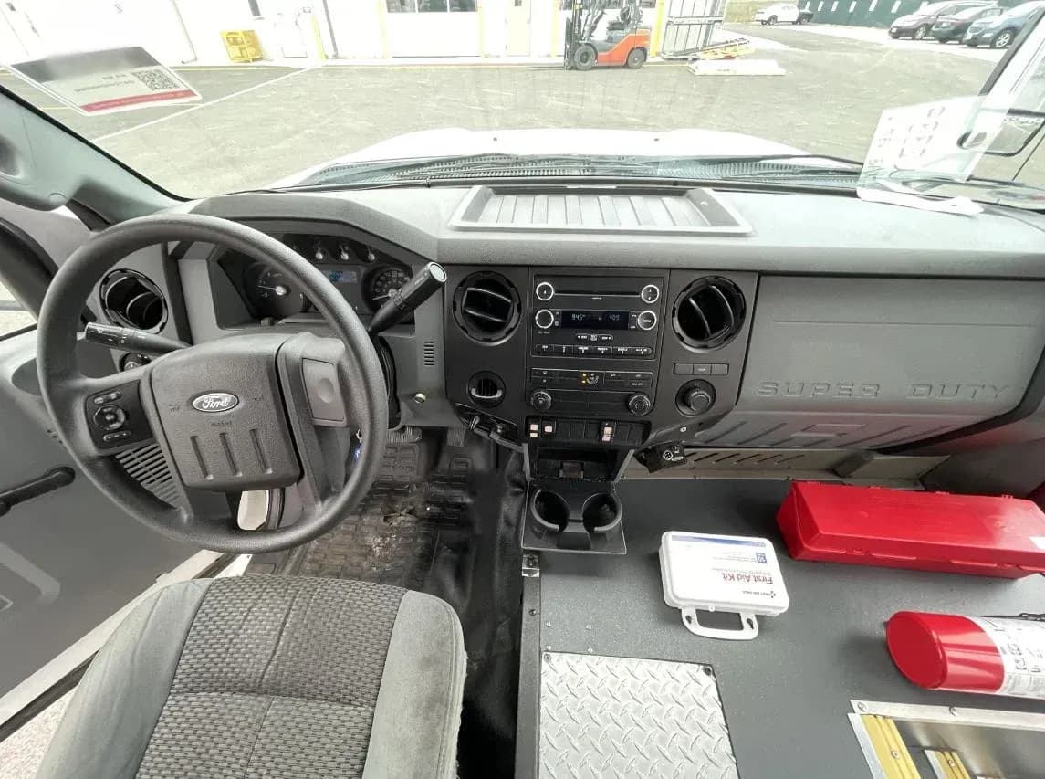 2016 Ford F550 Starcraft Shuttle Bus - Image 8