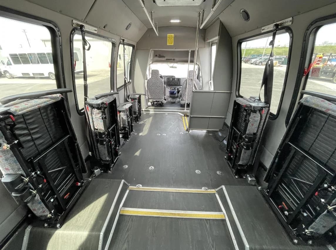 2017 Ford E450 KSIR Shuttle Bus - Image 9
