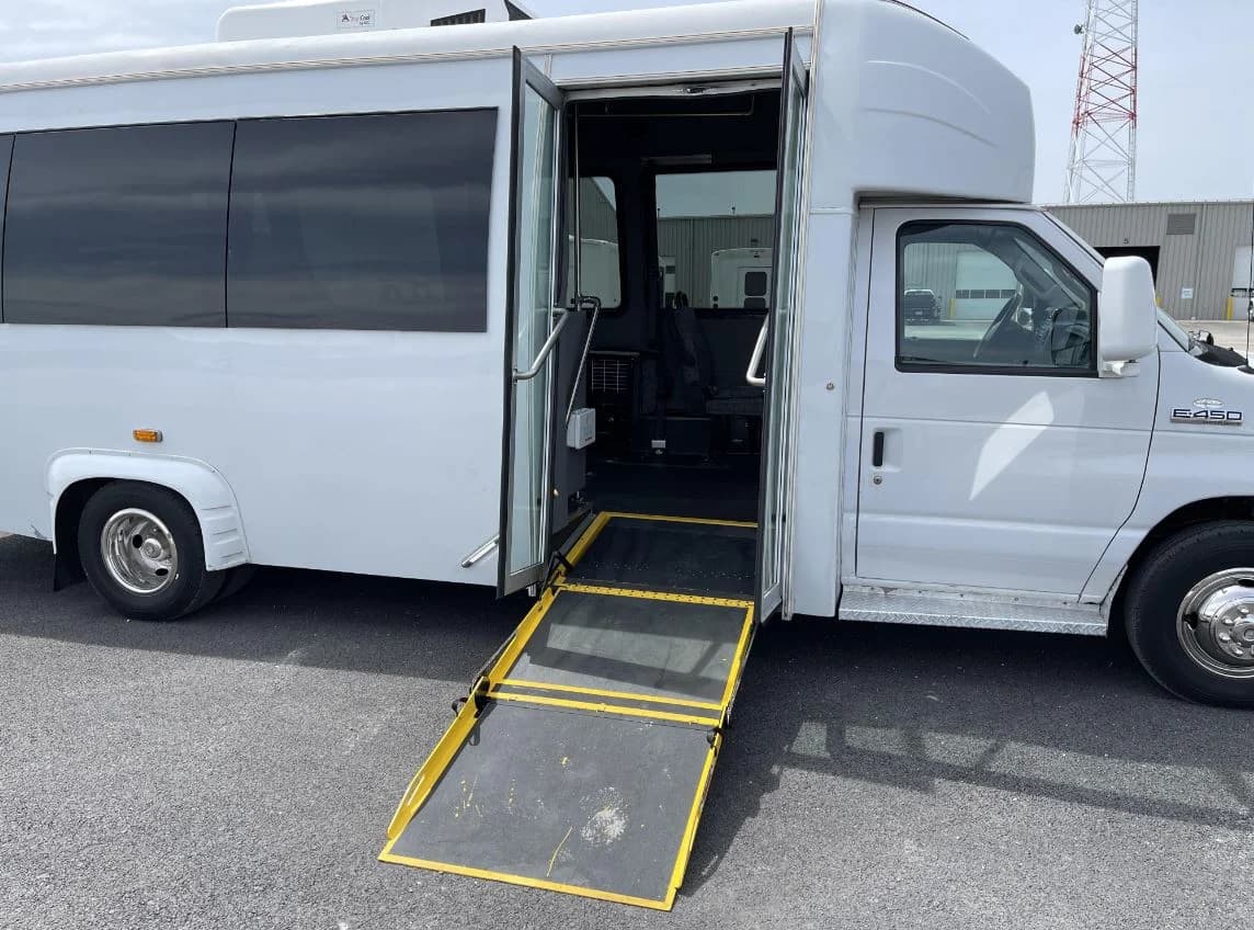 2017 Ford E450 KSIR Shuttle Bus - Image 2