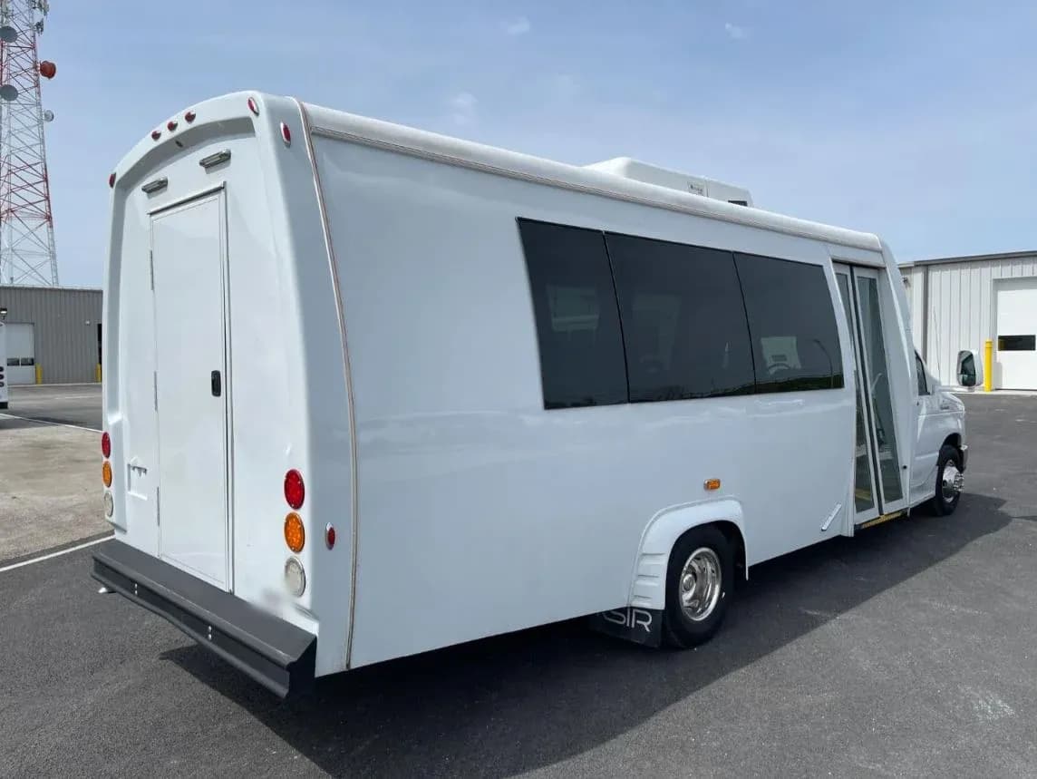 2017 Ford E450 KSIR Shuttle Bus - Image 3
