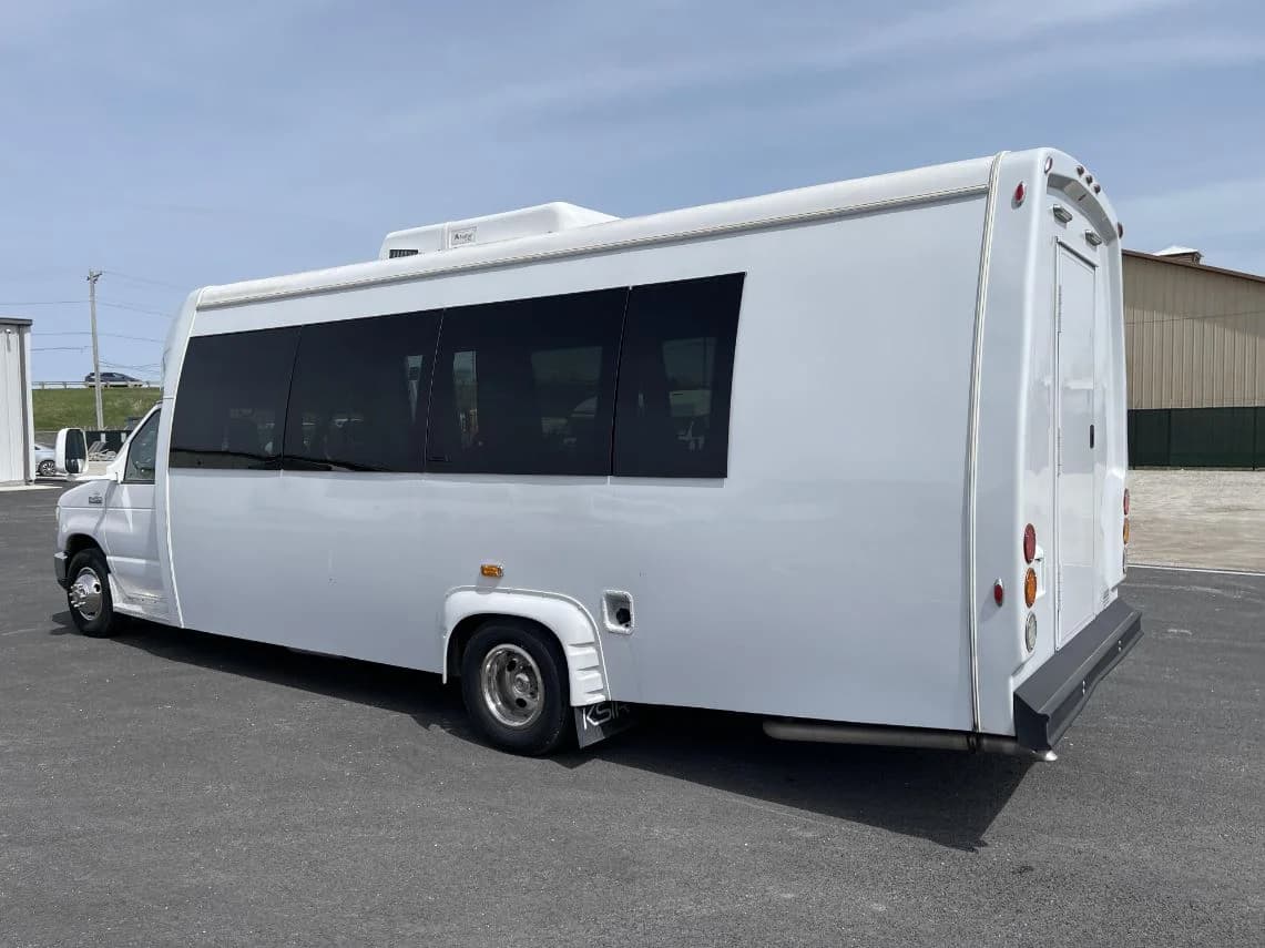 2017 Ford E450 KSIR Shuttle Bus - Image 4