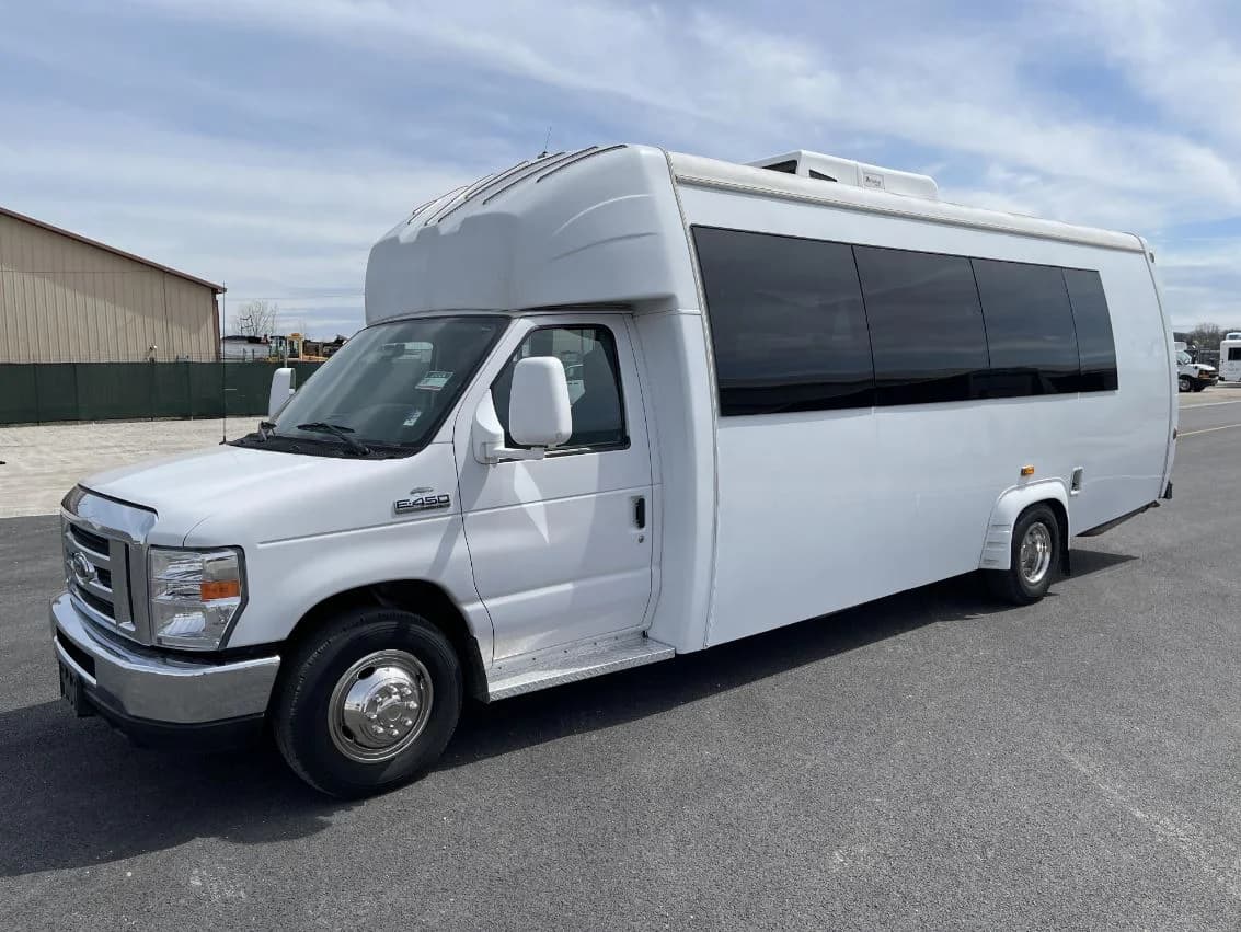 2017 Ford E450 KSIR Shuttle Bus - Image 5
