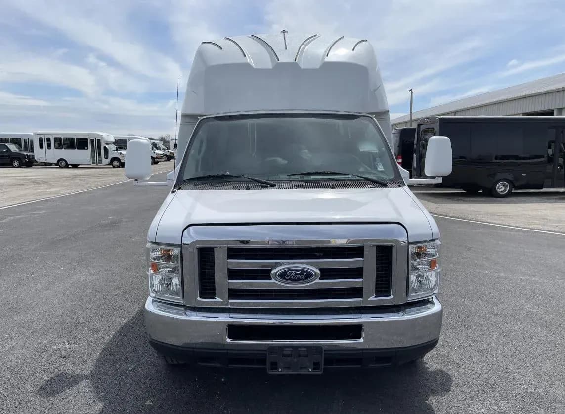 2017 Ford E450 KSIR Shuttle Bus - Image 6