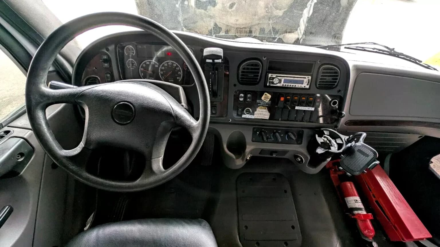 2015 Freightliner S2106 Luxury Shuttle Bus - Image 9