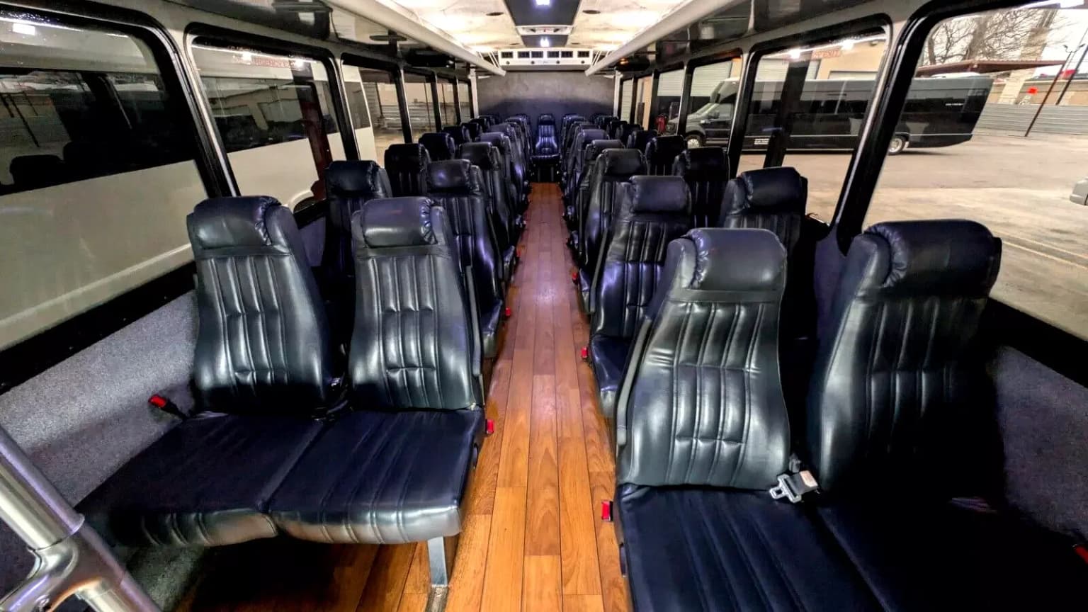 2015 Freightliner S2106 Luxury Shuttle Bus - Image 11