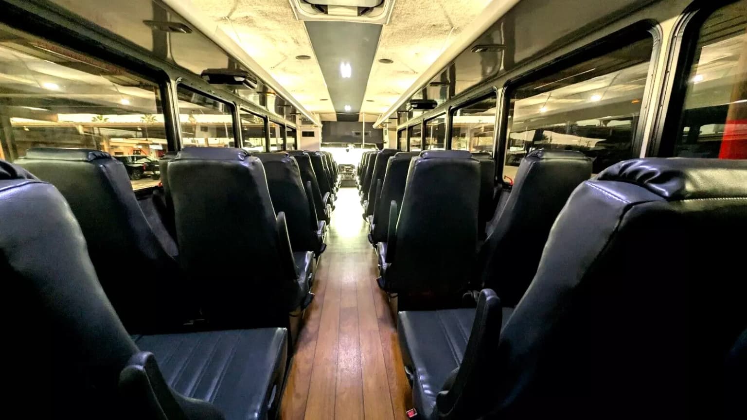 2015 Freightliner S2106 Luxury Shuttle Bus - Image 13