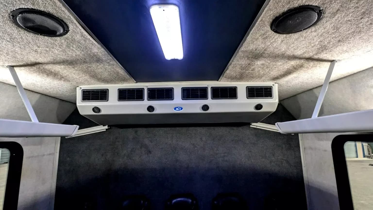 2015 Freightliner S2106 Luxury Shuttle Bus - Image 14
