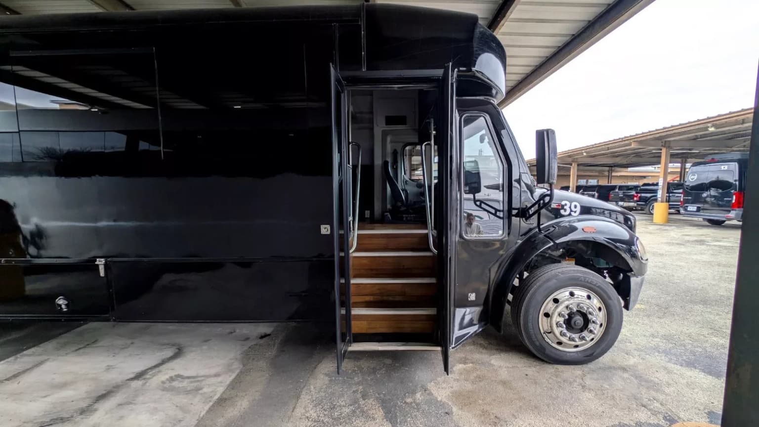 2015 Freightliner S2106 Luxury Shuttle Bus - Image 1