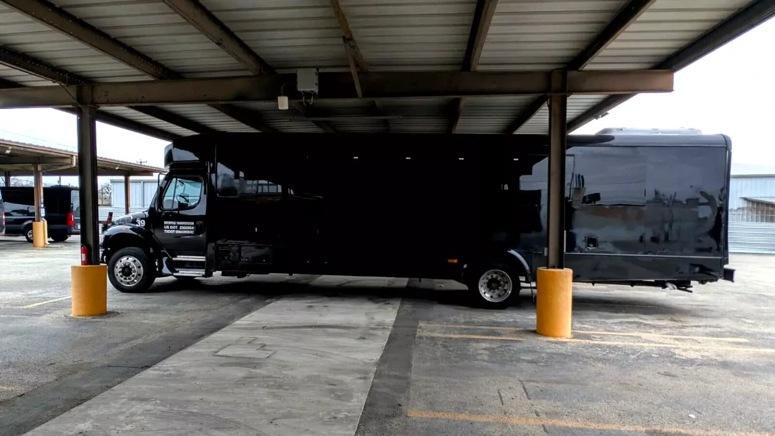 2015 Freightliner S2106 Luxury Shuttle Bus - Image 5