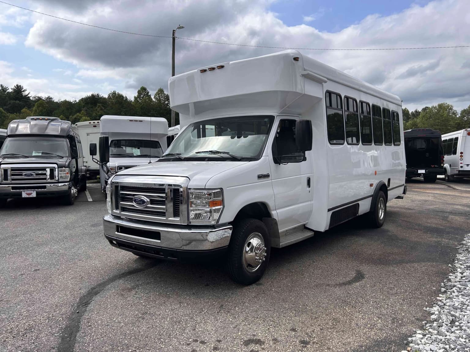 2014 Ford Phoenix 22 C&E Shuttle Bus - Image 1