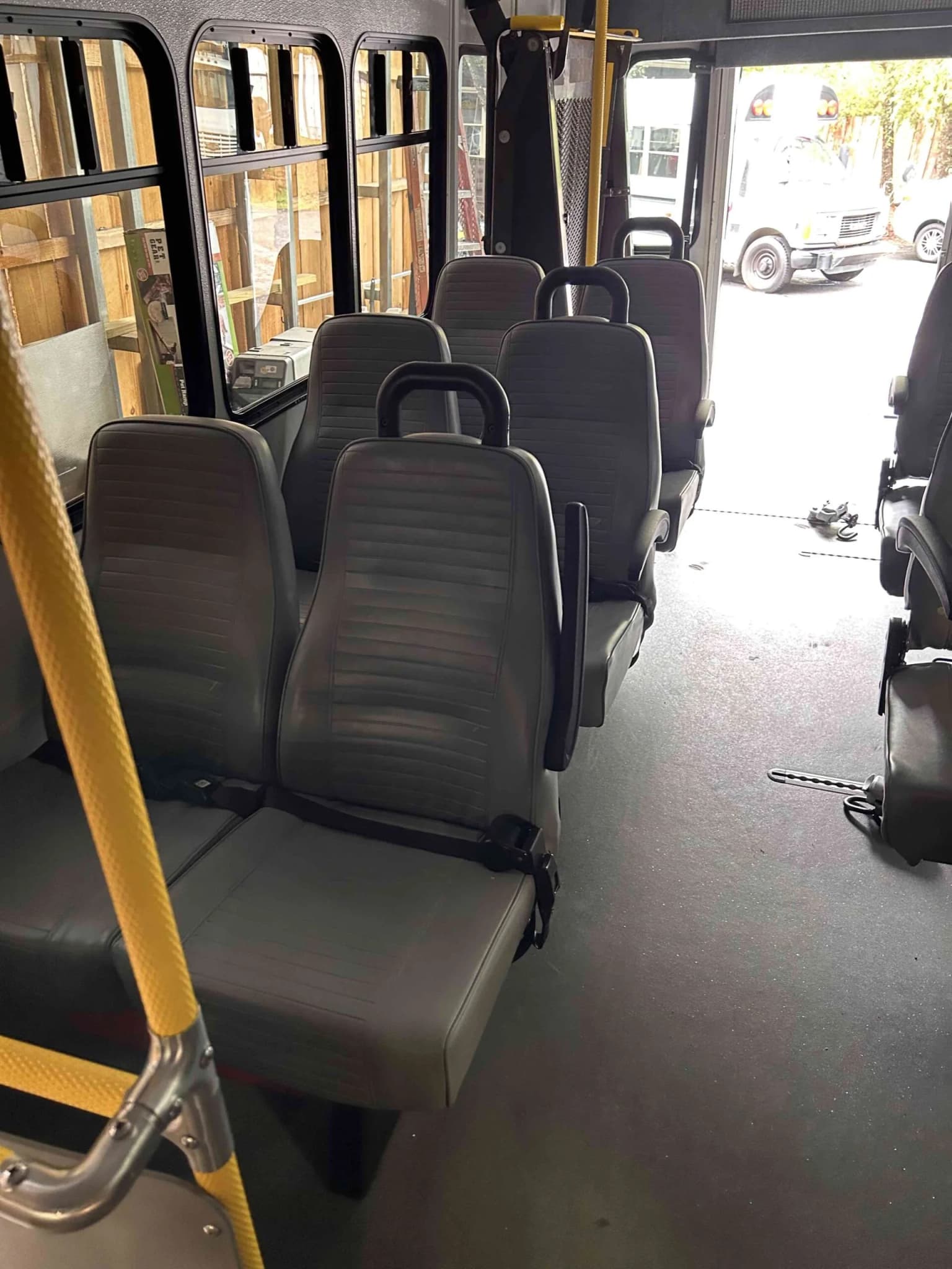 2014 Ford Phoenix 22 C&E Shuttle Bus - Image 5
