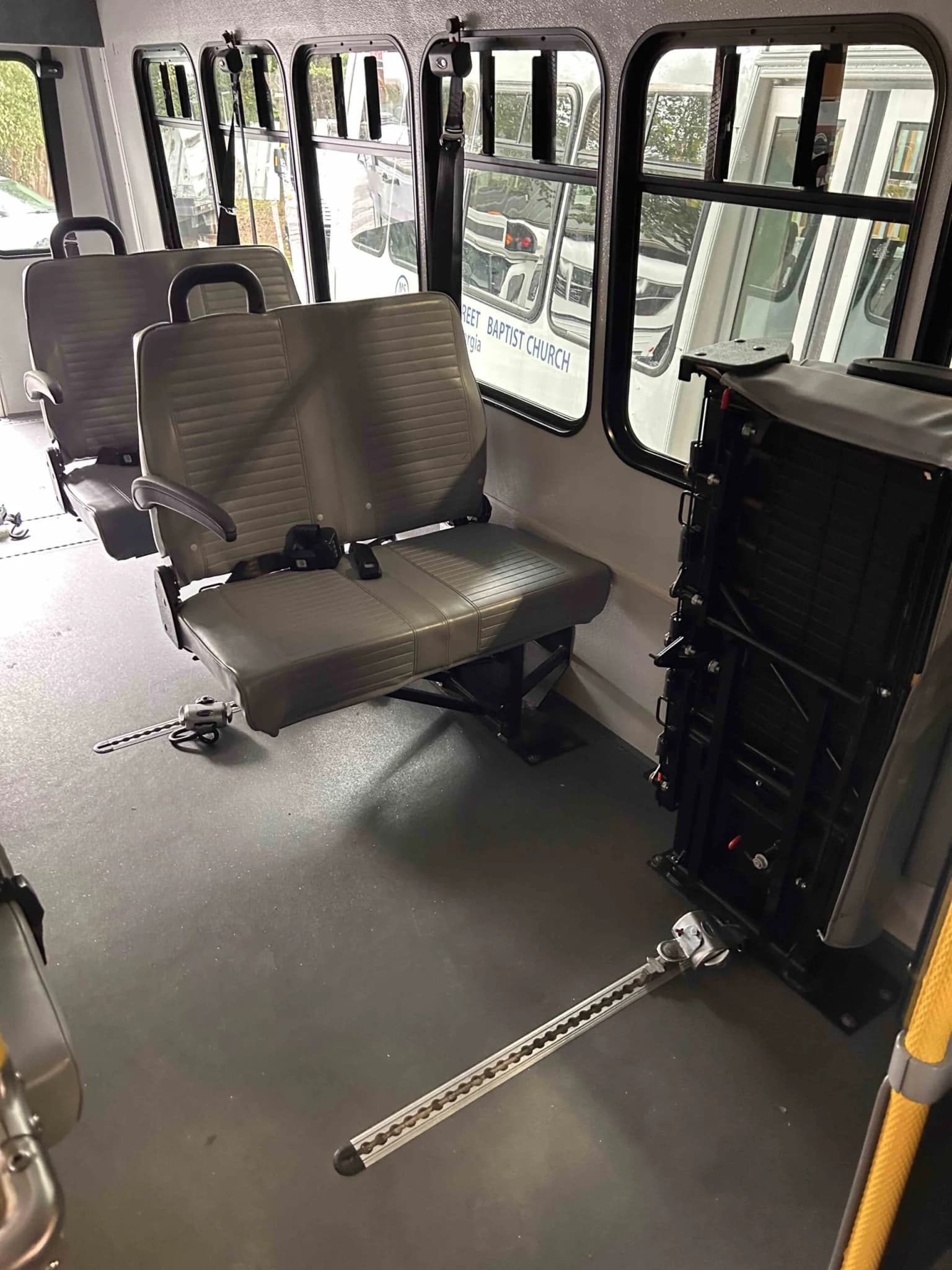 2014 Ford Phoenix 22 C&E Shuttle Bus - Image 6