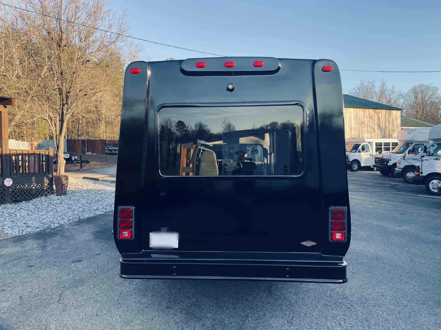 2013 Ford E350 Diamond VIP2000 Shuttle Bus - Image 4